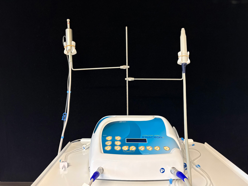 Apparecchio per piezosurgery utilizzato nell’implantologia computer guidata a Olbia
