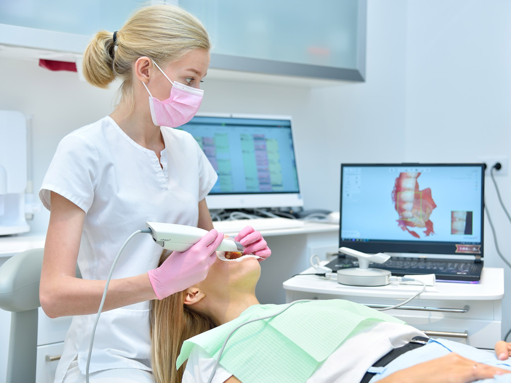 Scanner intraorale per l’acquisizione dell’impronta digitale del paziente