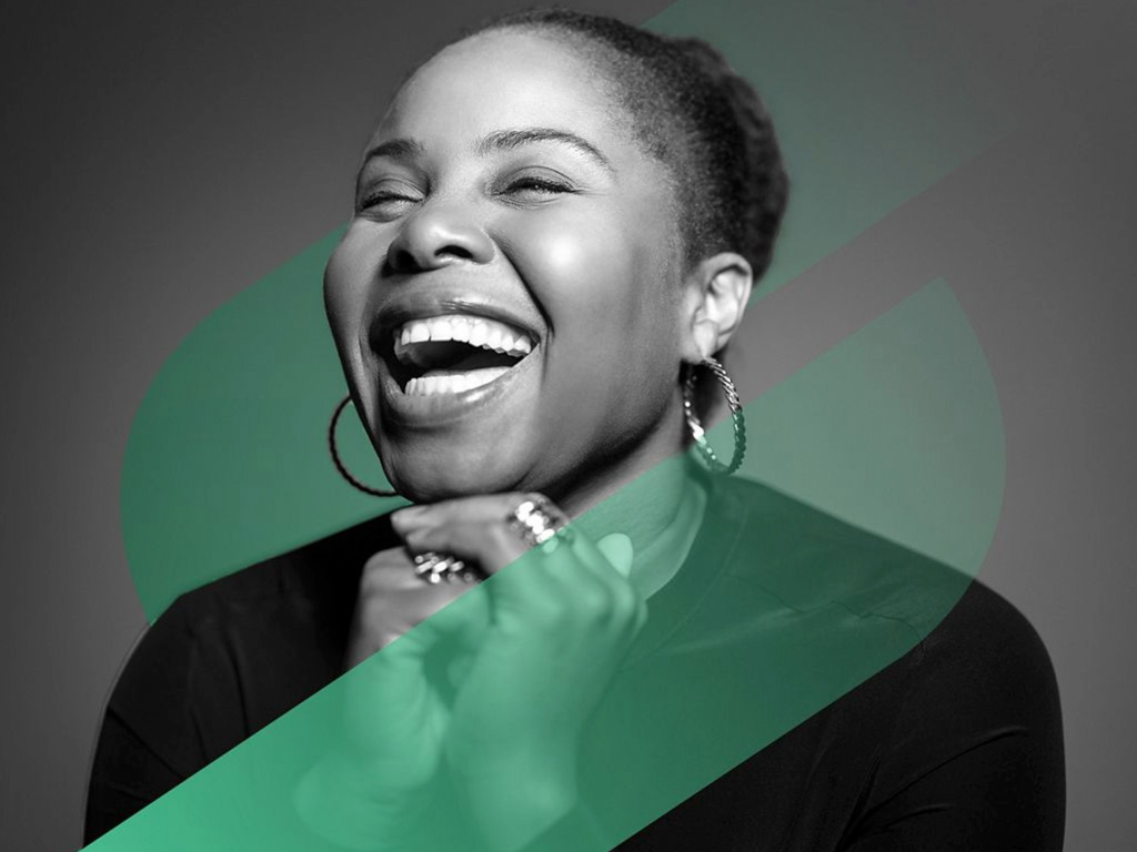 Sorriso naturale dopo riabilitazione con impianto dentale